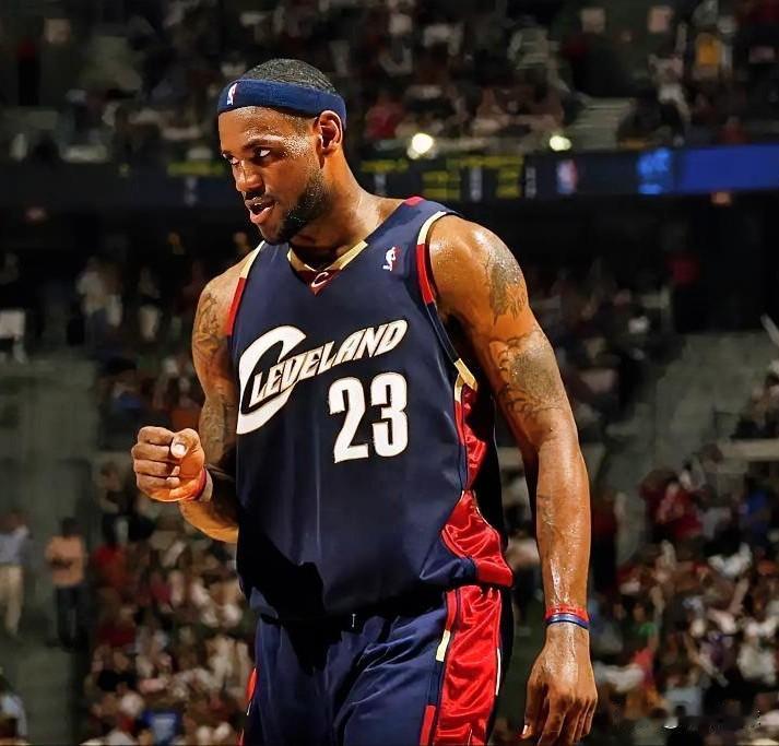 巴克利喊话詹姆斯：回骑士终老，别去勇士76人抱团冲冠！

近日，NBA传奇名宿巴