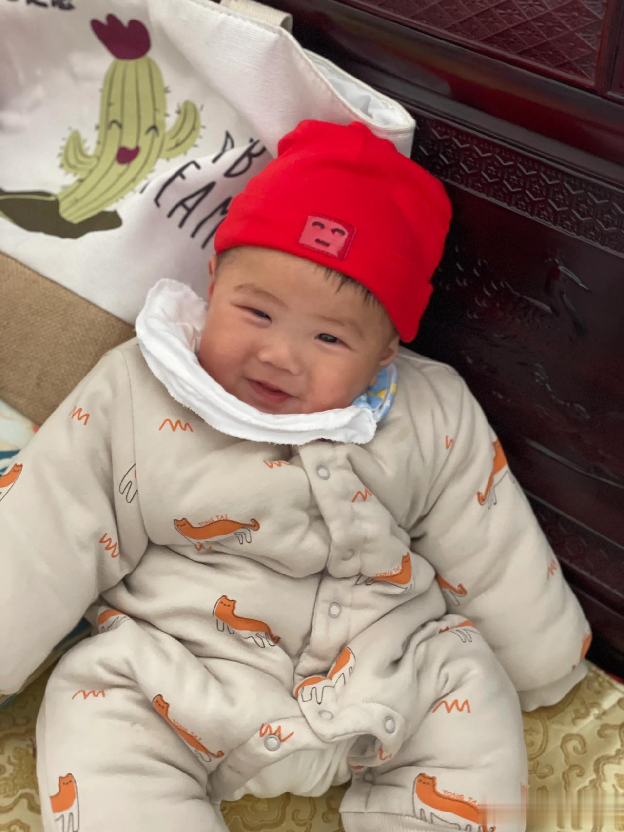 叔叔阿姨们，早上好！今天有空时要记得帮我美丽的老娘投票哦，进到“广西云姐”的主页