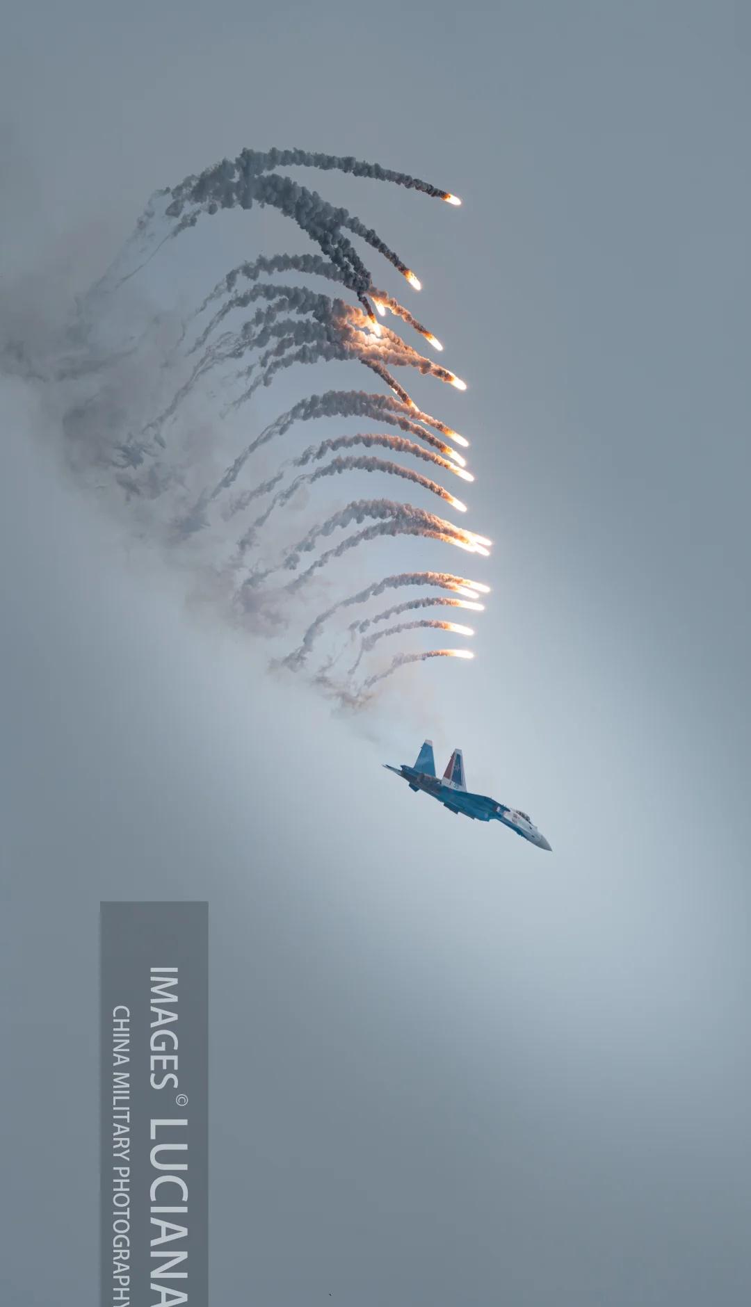 当苏35遇到南昌的烂天能得到什么
南昌 南昌飞行大会 俄罗斯飞行队 勇士飞行表演