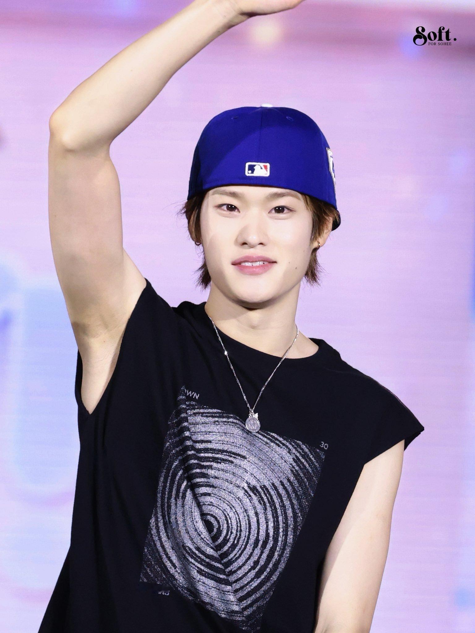 我🉑太好奇soft是何方神圣了，美国smtown、fly up见面会、又发了昨