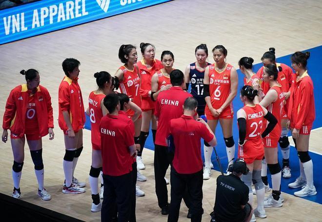女排世联赛总决赛焦点战：今日中国女排将登场亮相，同美国女排进行残酷的1/4决赛，