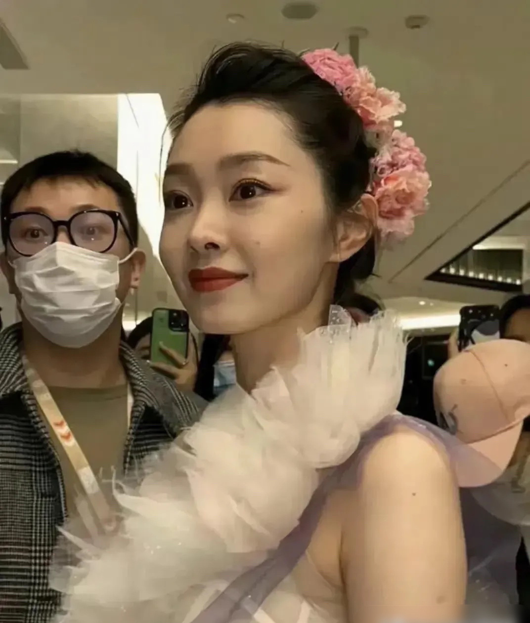 原来白白净净的明星也会有这个疤 ​​​