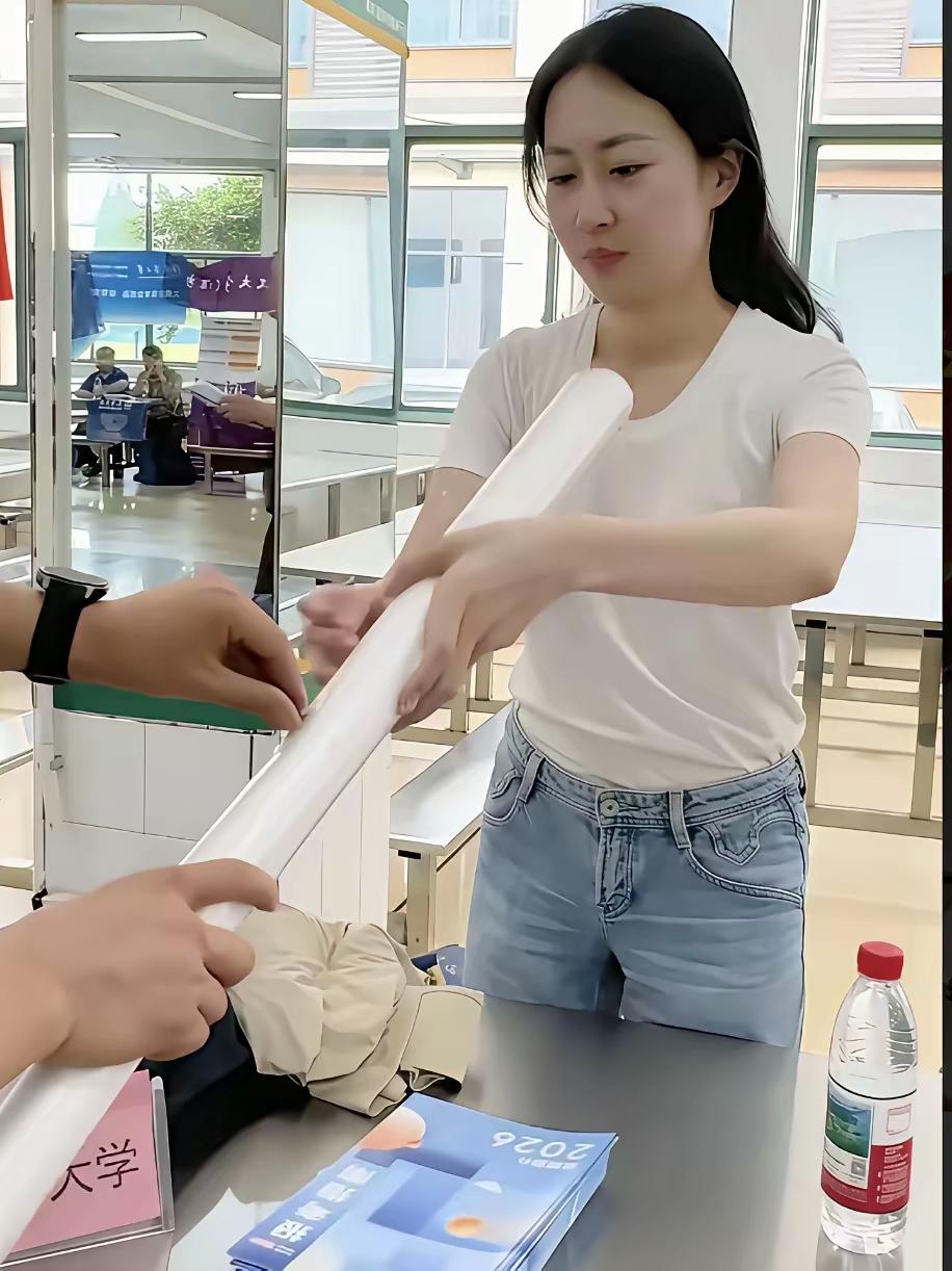 好多网友都想知道，浙江工商大学的陶佳艺老师，现在有没有男朋友，结婚没有？这位美丽