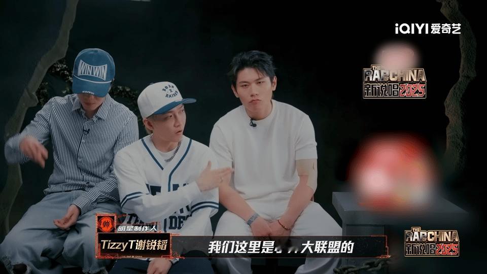 娱乐[超话]翁杰卖鞋那小子翁杰新说唱卖鞋我真的笑鼠 翁杰变卖鞋那小子[喵喵] ​