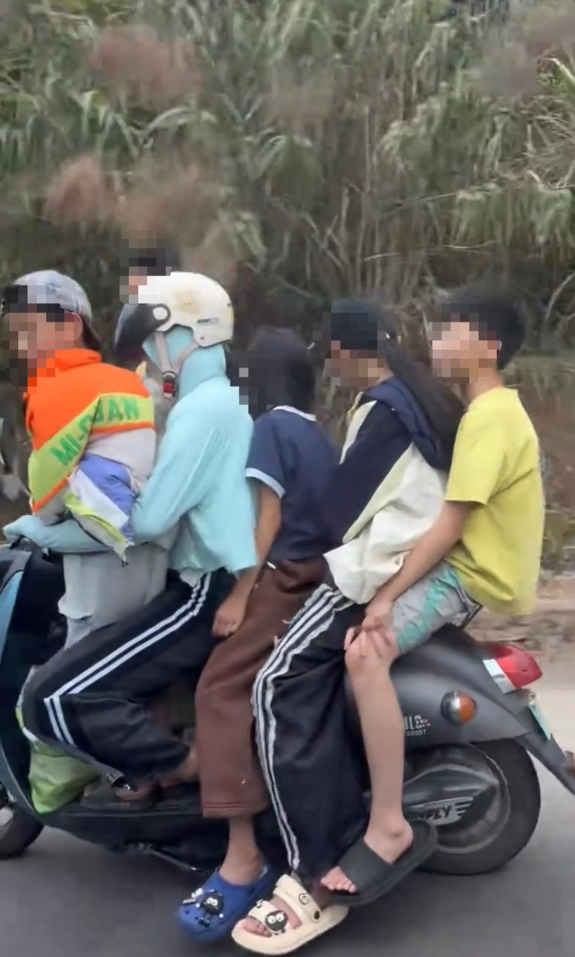 近日，网友反映：玉林城镇道路一辆电车坐6人。还好驾驶员女士戴了头盔！同城热点创作