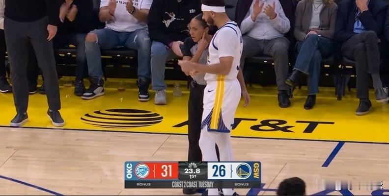 弟弟来了，全场欢呼！

今天，勇士队坐镇主场迎战雷霆队。首节23.8秒，勇士队新