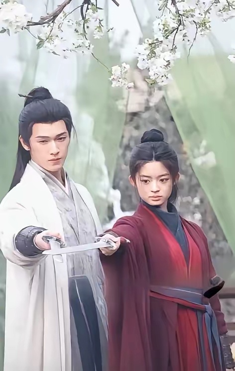 不开玩笑，像爹带女儿！毫无CP感，女主太幼了！完全就算小孩子 
