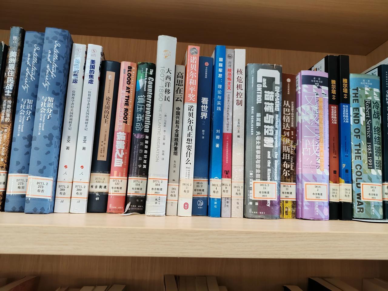 家庭教育重要吗布吉文体中心来了阅览室，好多好多人，都在这里阅读。