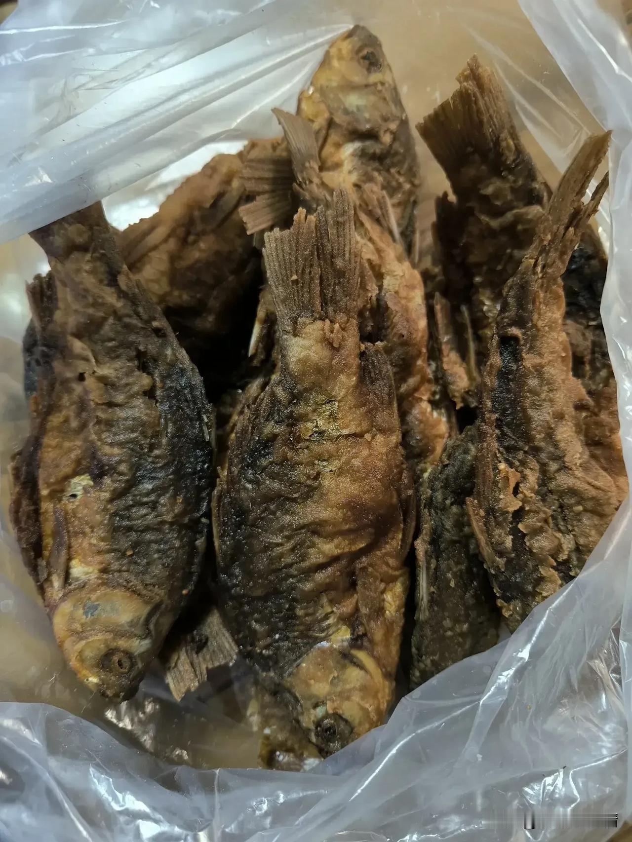 十五块钱的面子

去农村赶大集，我主要是奔着新鲜水果和蔬菜去的，瘦哥的眼光被一些