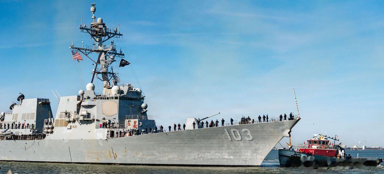 🇺🇸两艘美国海军舰艇在南美洲海岸附近进行加油作业时发生碰撞。

两艘美国军舰