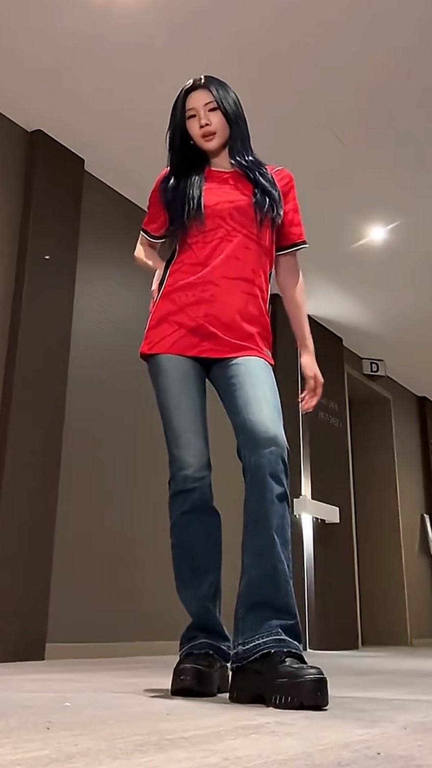 我擦我真的真的晕腿了🥵穿这种长款衣服都掩饰不住的腿长… 