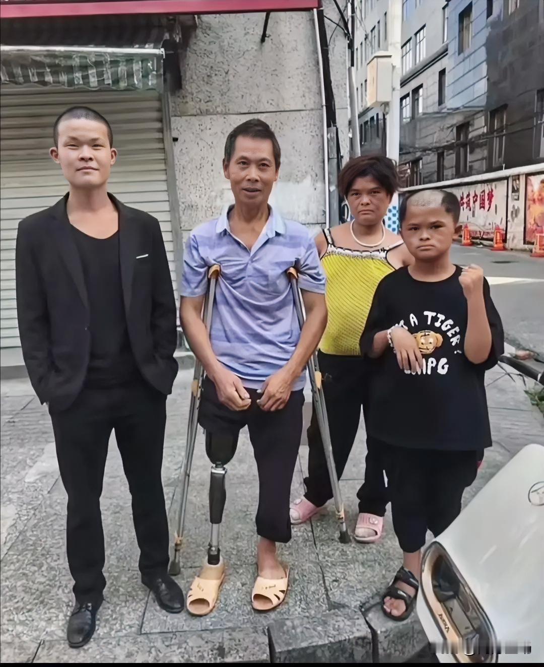 “小马云”兄弟俩，流量到底改变了他们生活没？江西永丰严辉村的范小勤，十年前因一张