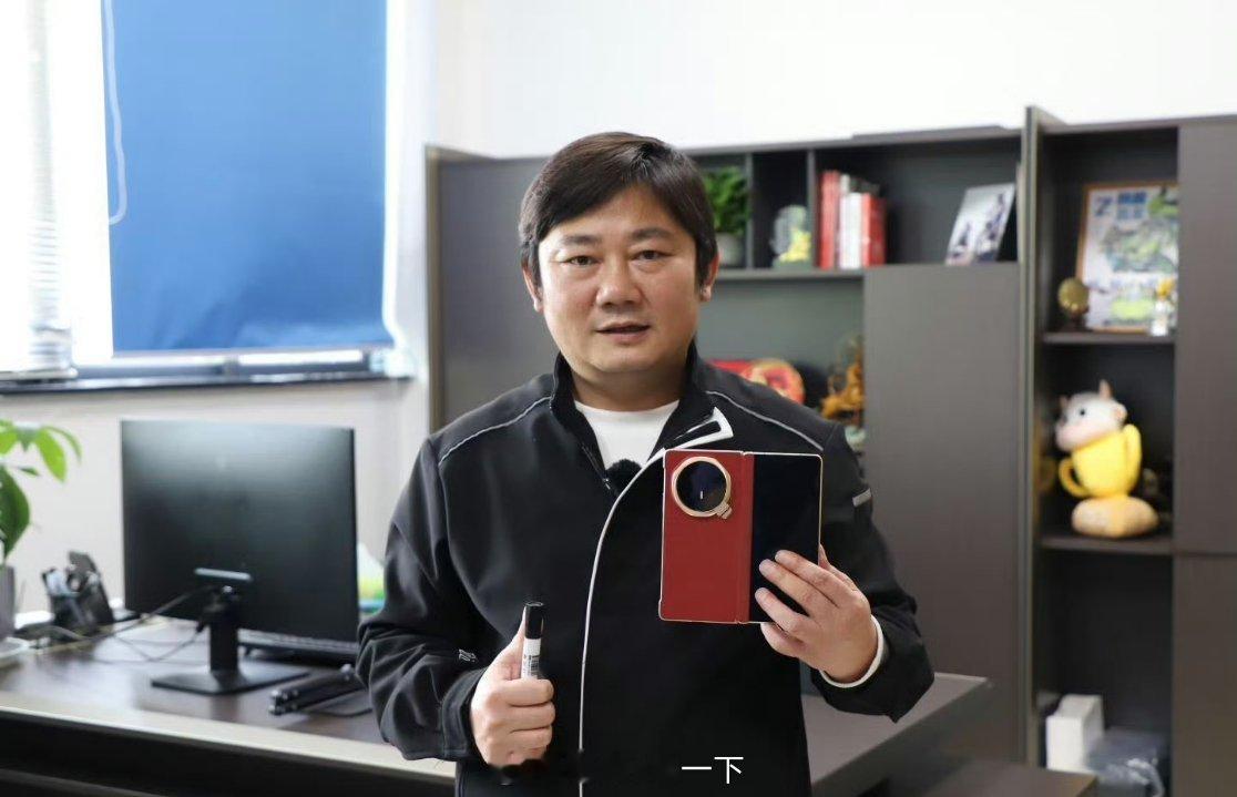 荣耀效率真高啊，张雪已经拿到了荣耀Magic V6了