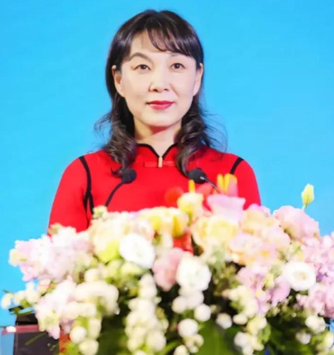 太狠了！
赢18亿官司仍不罢休！杜建英携子强势杀回杭州，宗馥莉噩梦才刚开始
 