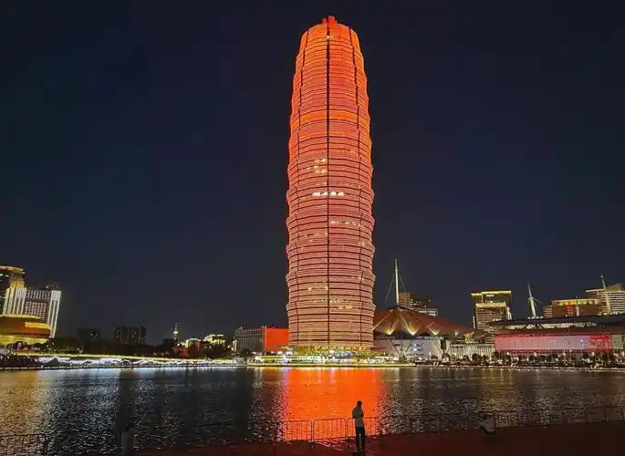 郑州春天里的一场文化盛宴你说郑州配这场文化盛宴？那真是太配了！一边是商都的厚重底