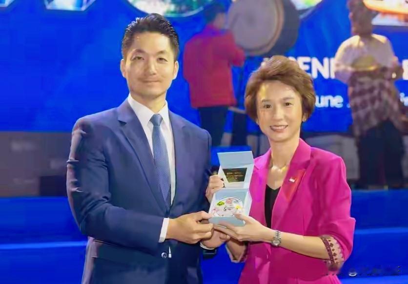 蒋万安出访新加坡大放异彩，绿营全程忌惮，学者直言民众盼他参选2028！
据台湾媒