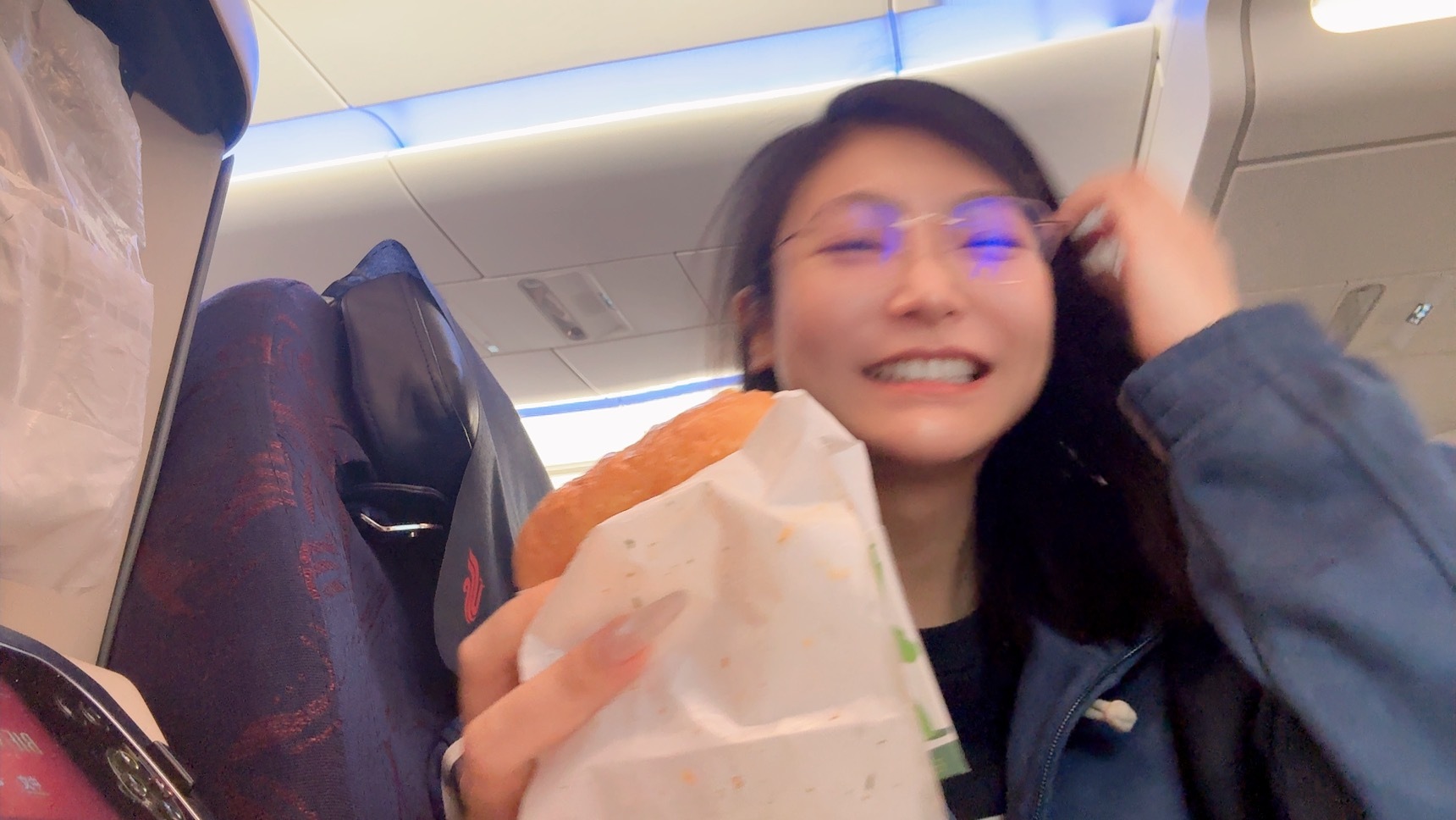 买的早餐香迷糊了～[抱一抱][抱一抱][抱一抱]开炫了吗开炫了吗巨香啊[抱一抱]