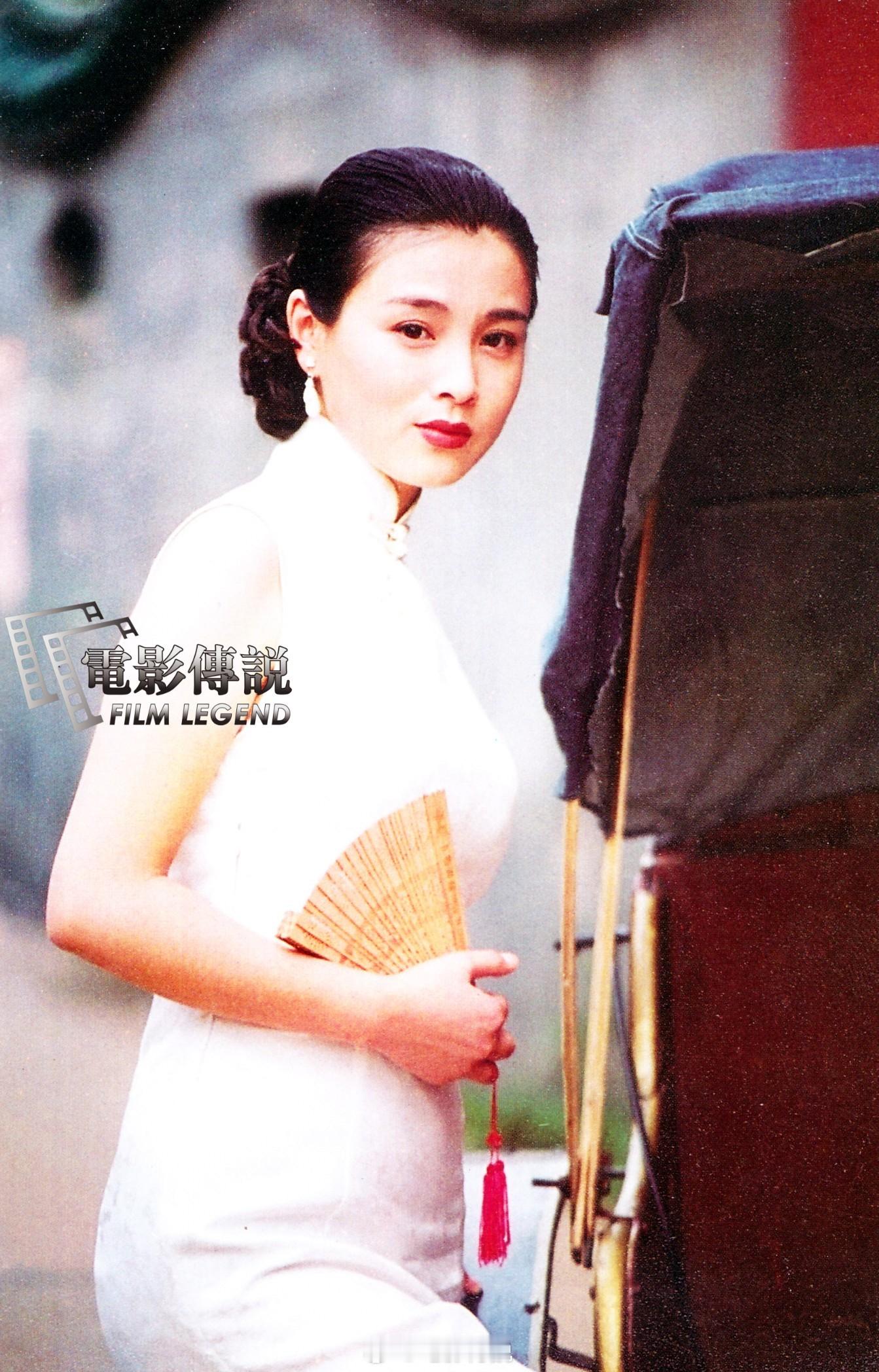 #電影傳說扫描# 1997年，#赵明明# 在电视剧《无花的夹竹桃》中的旗袍装造型