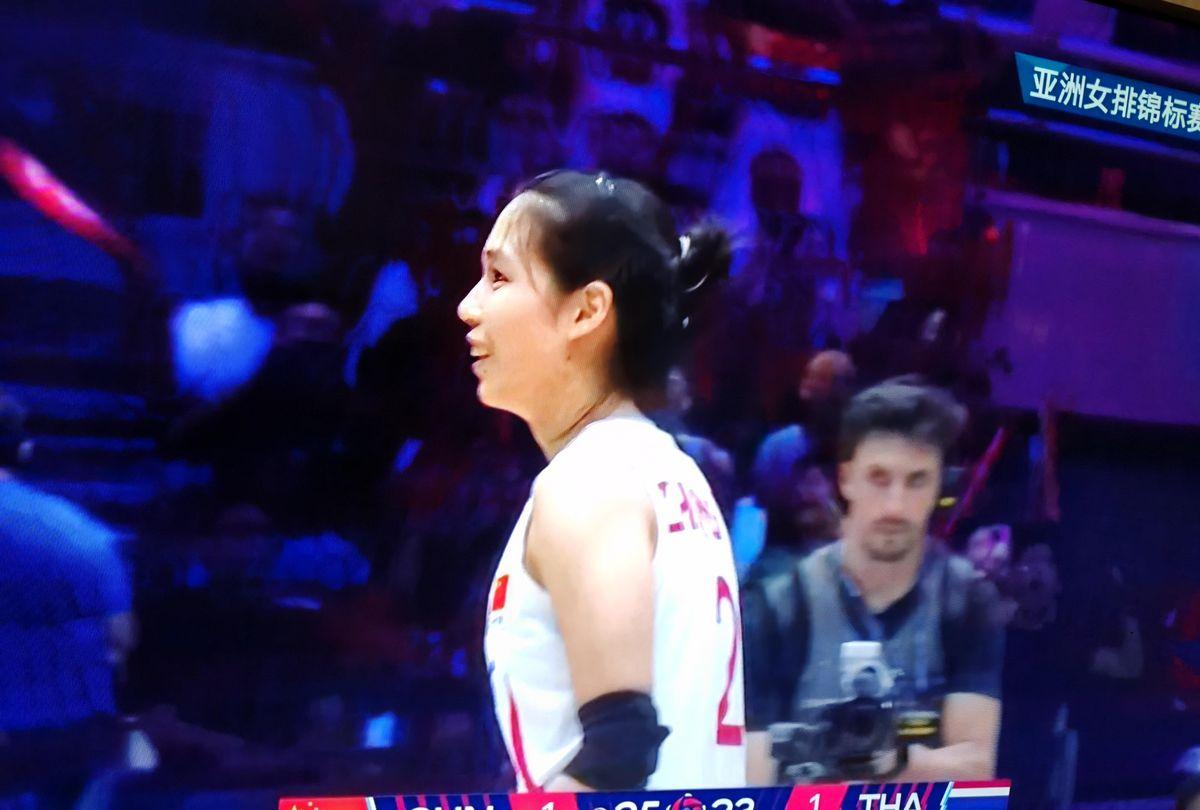 第三局25-23，大比分2-1。别光盯着这个翻盘数字乐呵，真正该扎心的是另一个问