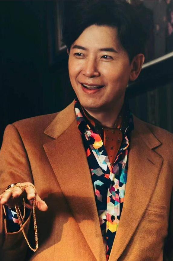 演员，孙红雷说，戴军采访过我，他谈到了当年的经历，把我惹哭了，我们的经历差不多，
