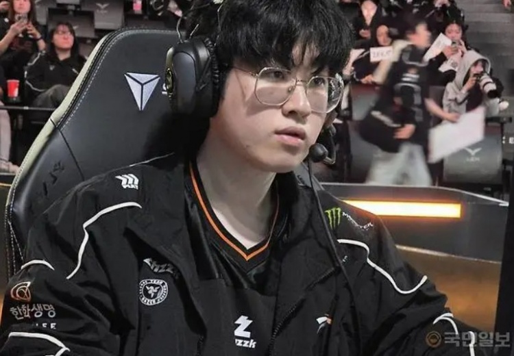 Zeus：第二局本该控小龙或越塔来拉开经济，但这两点都没做到