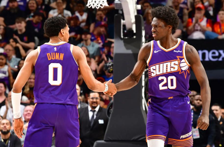 瑞安-邓恩、卡曼-马卢阿奇和拉希尔-弗莱明，看起来太阳的防守资源还是非常丰富的。