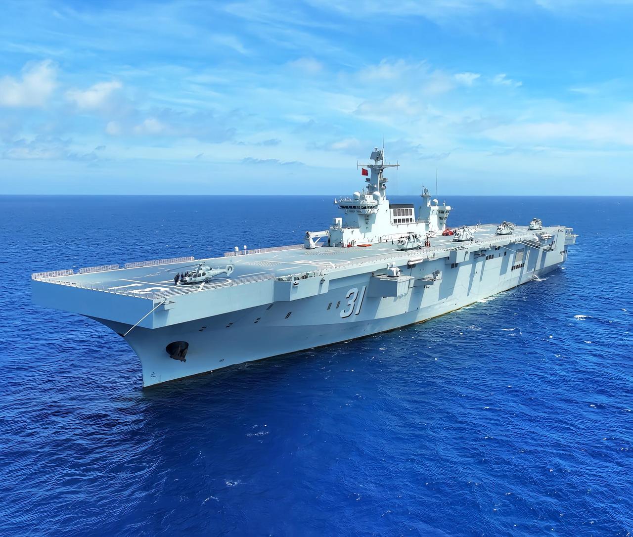 075编队穿菲律宾海南下：7万吨钢铁洪流，澳军紧急升空紧盯
 
近期，中国海军0