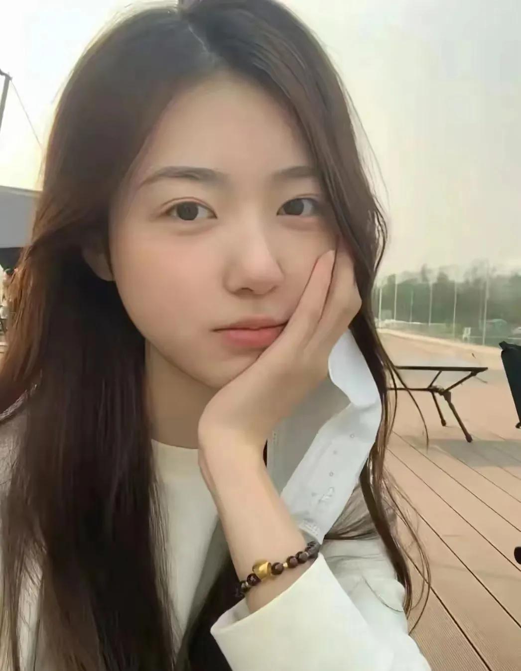 我，一个26岁的姑娘，始终坚持着自己的信念。我未曾谈过恋爱，保持着完璧之身，只为
