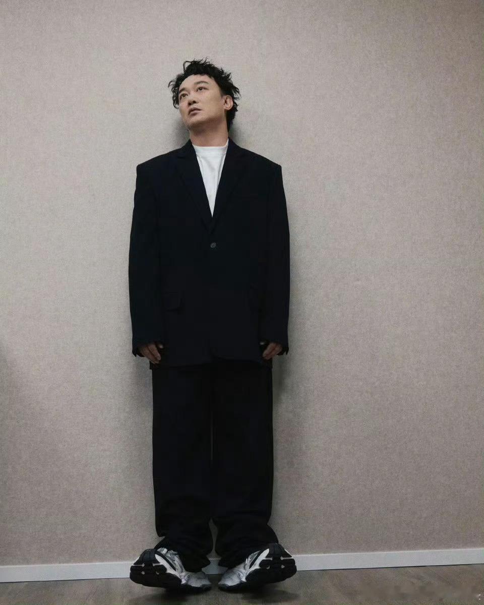 陈奕迅路过的狗都能得满分Eason考题难度为零！闭眼答都能拿满分，这波是粉丝DN