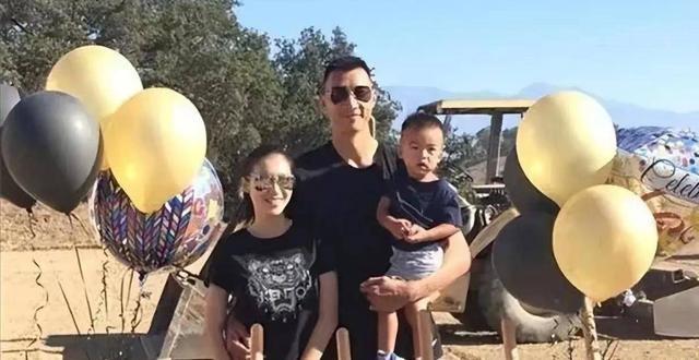 易建联嫖娼事件后续
女方发文否认，却被扒出曾飞往世界各地交易
先说说这事儿是咋爆