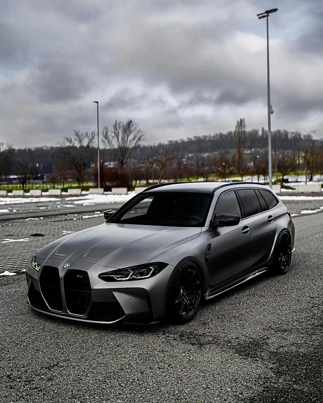 一组BMW M3 Touring
新M3见过好多了，旅行版至今路上没看到过！【来
