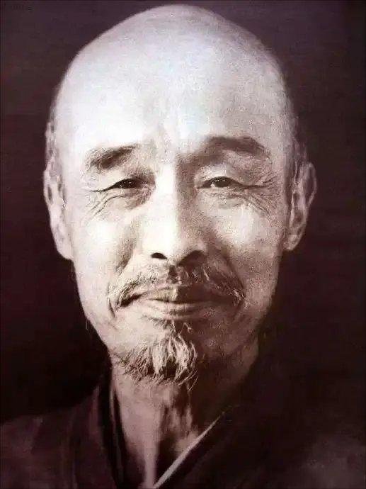 一位洞悉世事的长者感慨道：“什么同事、同学、朋友，皆为人生过客，终会消逝殆尽。什