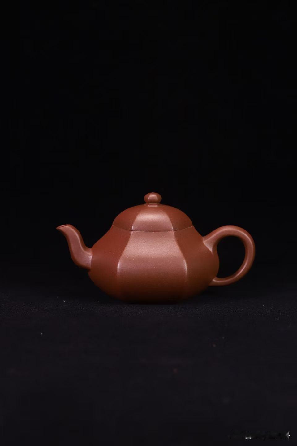 紫砂壶标“可明火温壶”，蜡烛酒精灯真能上？先别拿好壶做实验
逛茶城时，常看到一些