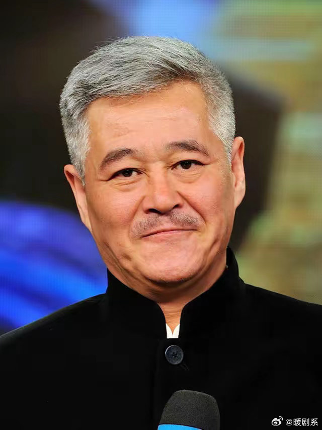 十个亿也请不动赵本山了。 他女儿球球在直播间亲口说的，甭管你开价一千万还是一个亿