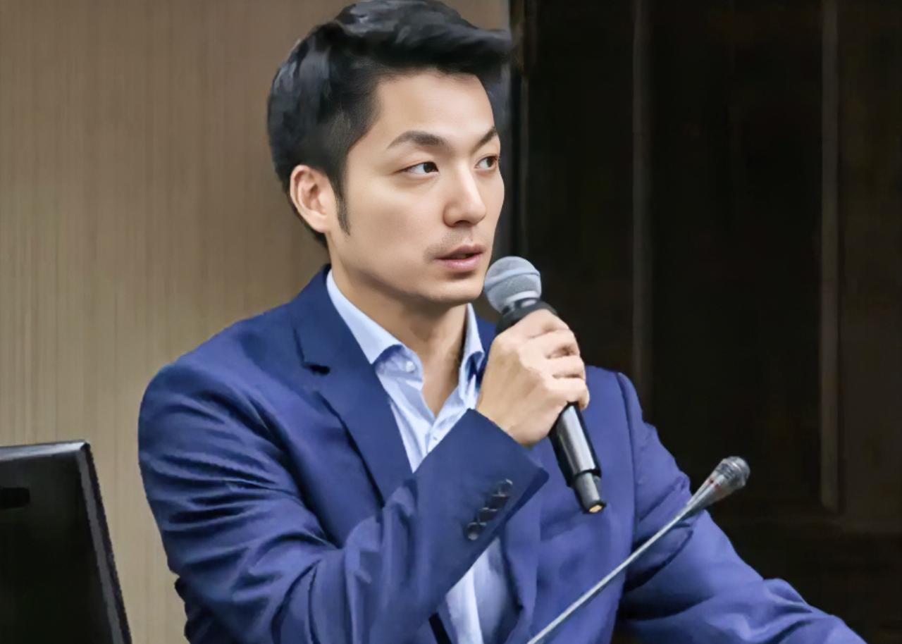 台北市市长蒋万安曾宣称，如果大陆继续在台海进行军机绕台和军演的话，他就要停掉双城