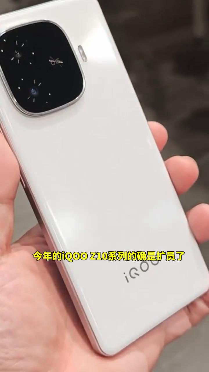 iQOO Z10 Turbo/Pro核心规格曝光。
今年的中端性能机是一个比一个