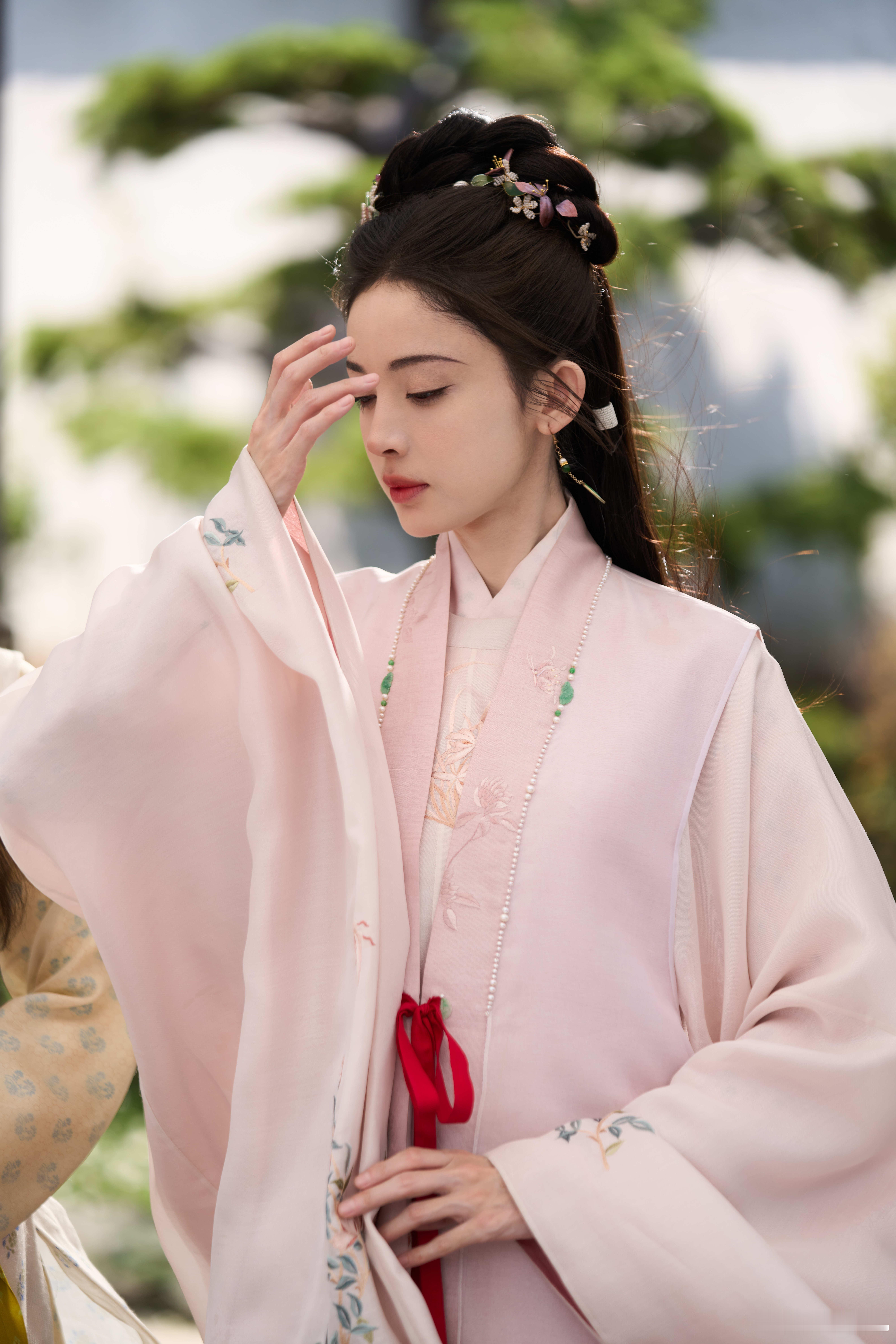 娜扎拉侯明昊这下把我going住了  娜扎这张脸演荣大小姐适配度拉满！颜值和气质