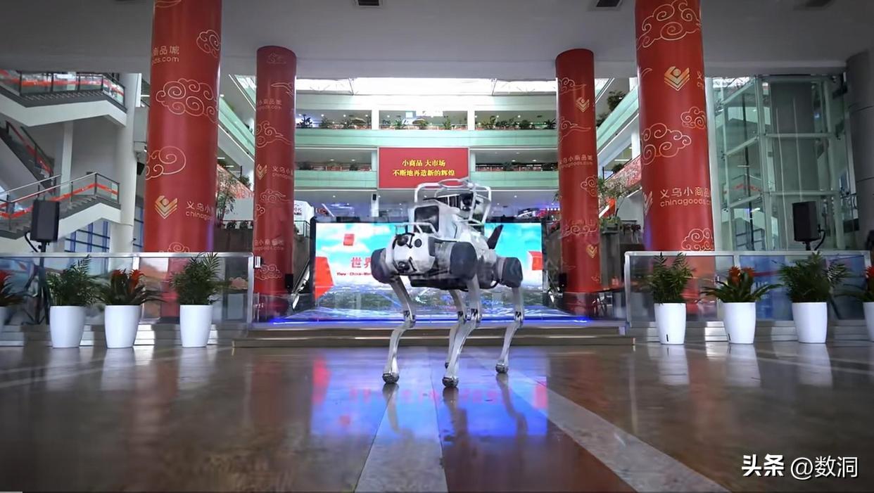 “全黑的商场里，它能在5米外发现火点——夜间才是安防机器狗的真考题”聊安防机器狗