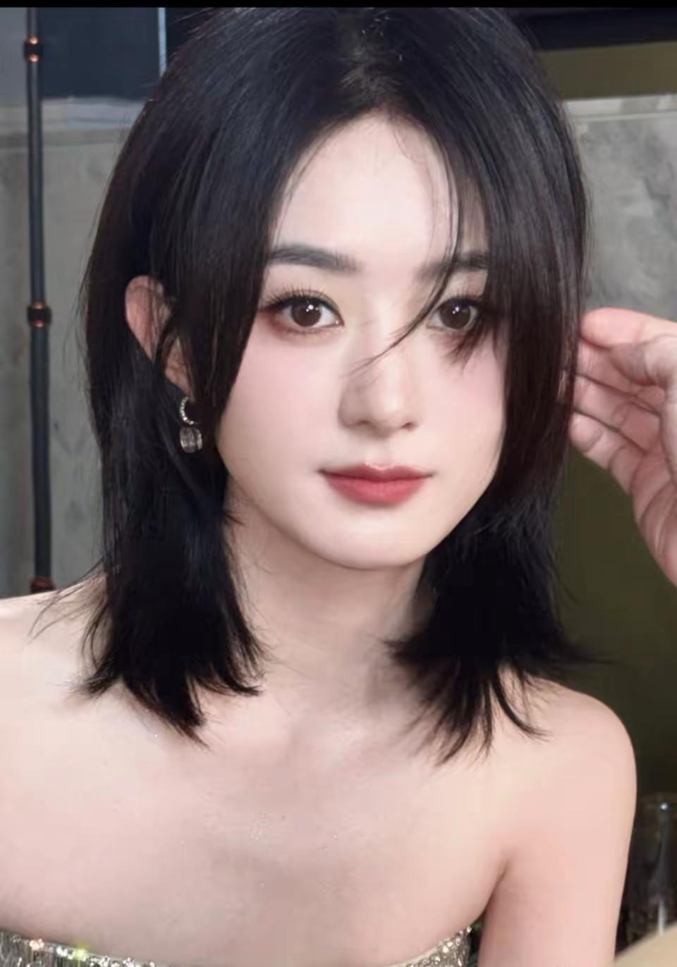 朋友们！赵丽颖简直太厉害了！在 2025 年，她可是最具票房号召力的女演员，还断