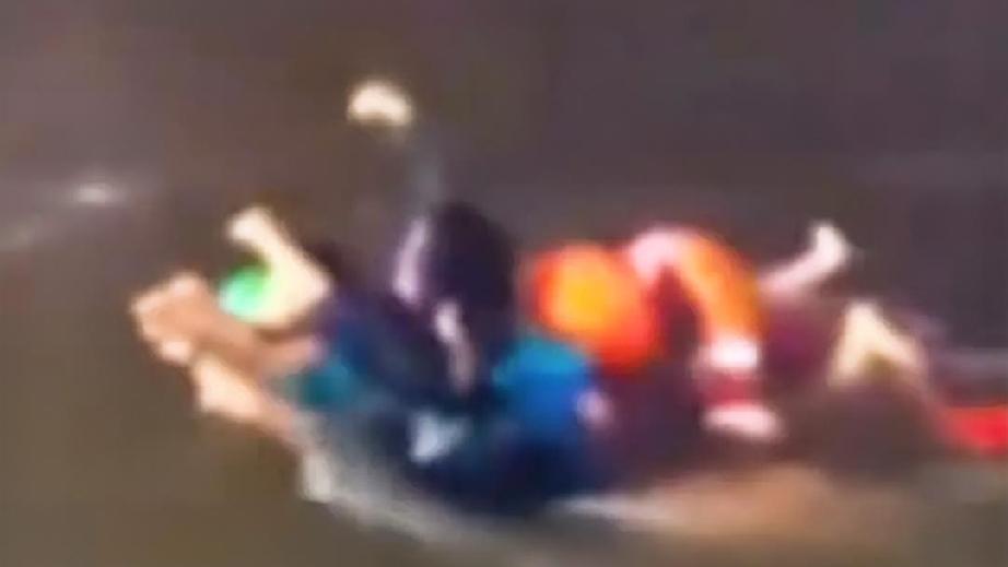 重庆嘉陵江发生划桨板人员落水事件，7人落水，1人遇难！别拿生命当儿戏！
 
20