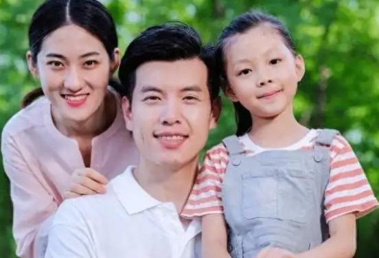 你是独生子吗？你会娶一个非独生女，愿意用自己的钱包去养活她家里的弟弟吗？这听起来