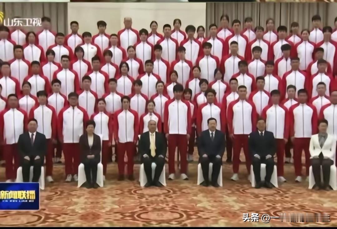 陈梦在国家队都叫她大梦，回到山东家乡还能叫大梦吗？叫“小梦”吧！[呲牙]陈梦 陈