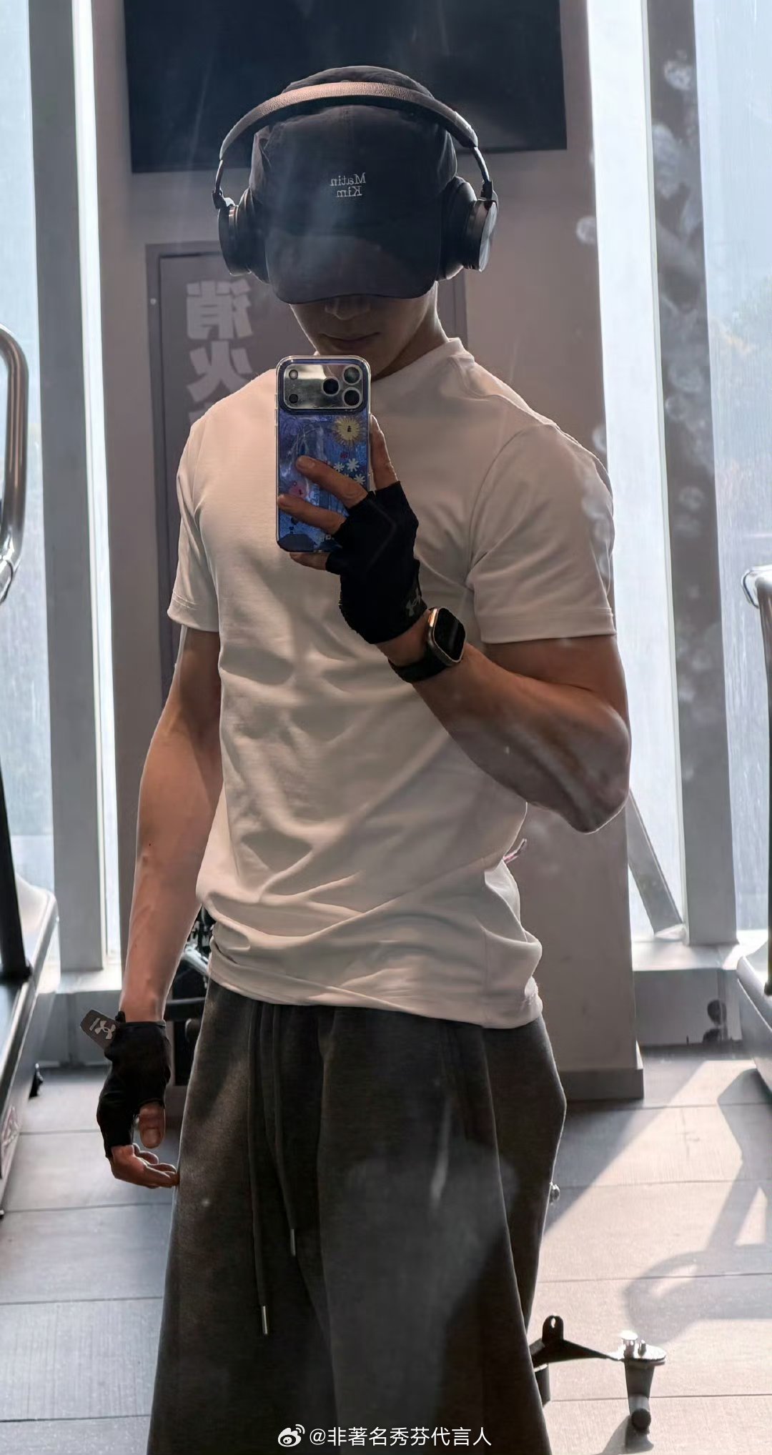 王星越 删视频抛开明星身份王星越也是下班后想和朋友们聚聚放松的年轻人啊