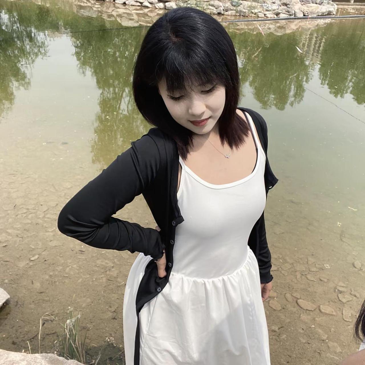 我在月光下许过情真 问你到底爱我有几分