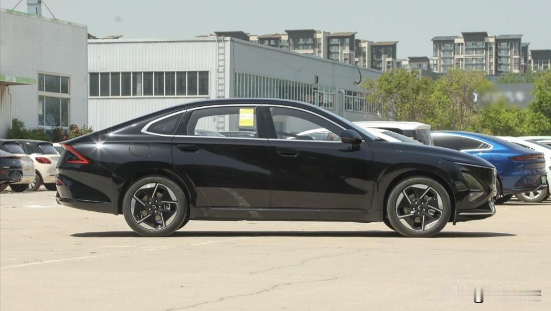 五菱星光560这波操作太猛了，首发权益价5.98万元起！12月11日，五菱银标公