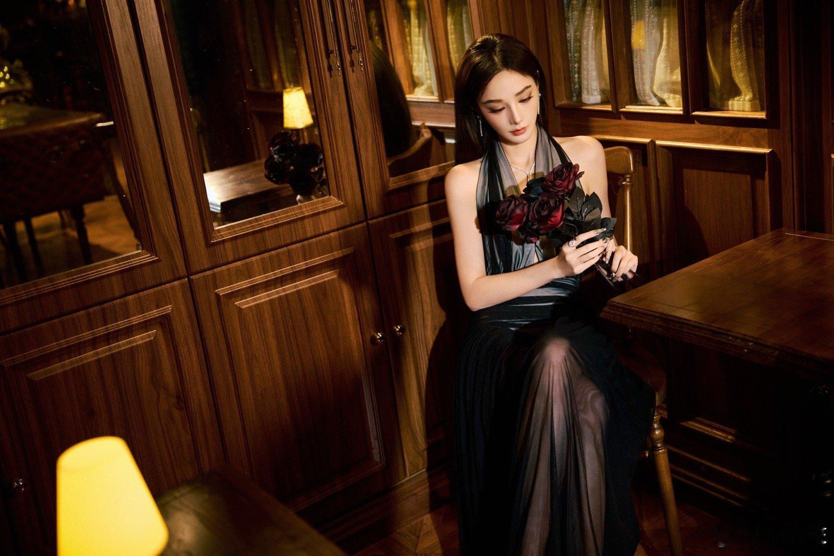 彭小苒生频震撼 天呐！彭小苒的生频简直像自带魔法滤镜！每一帧都美到失语，五官精致