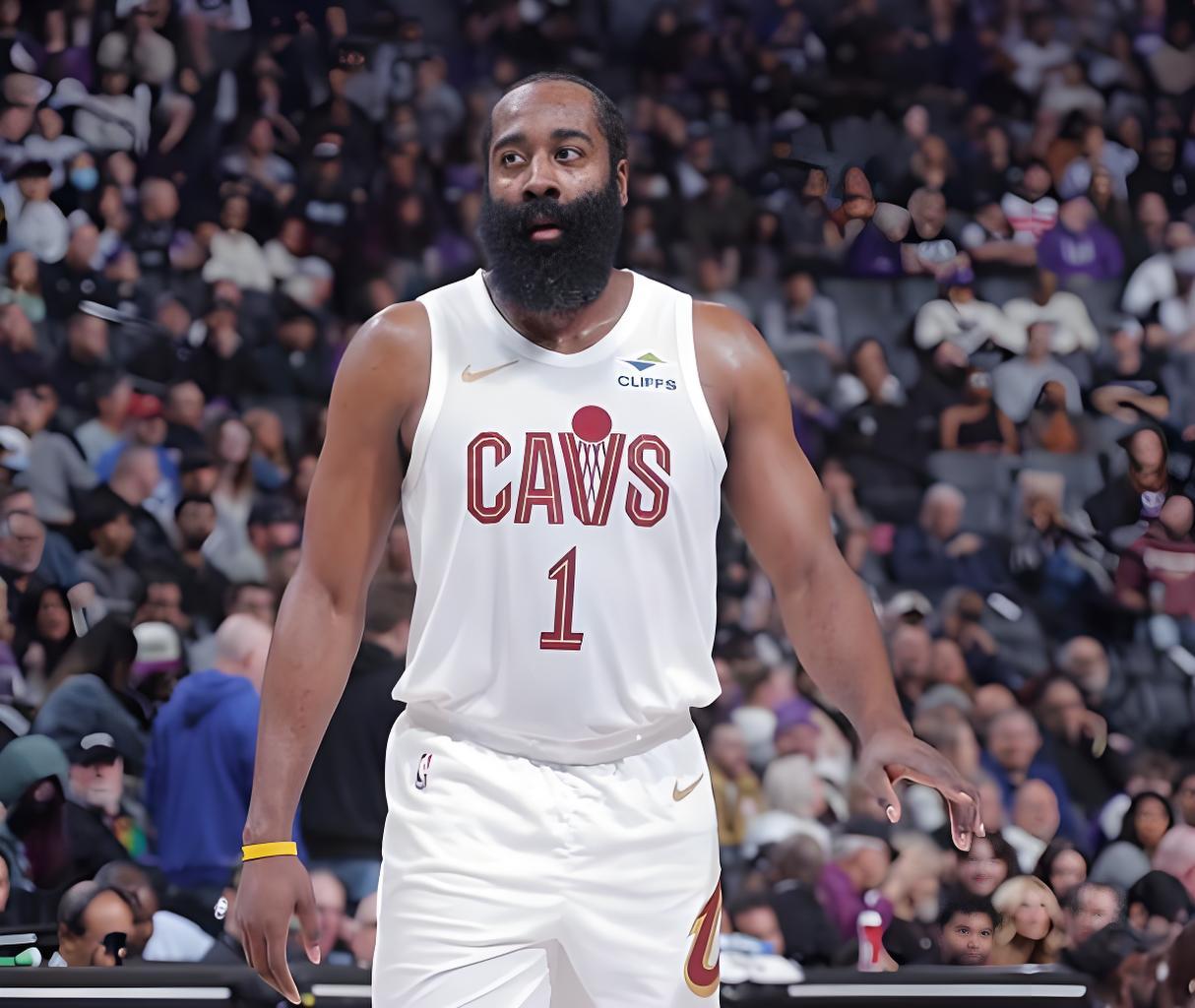 哈登虽然早已转型控卫，可在许多NBA球员心里，他仍然是历史级的得分后卫！

前骑