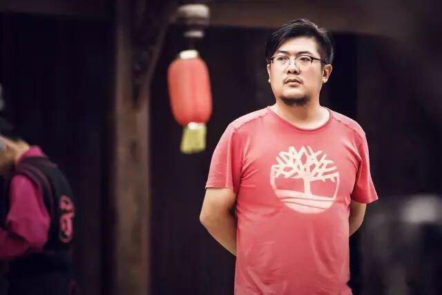 影版开端正午用了新人导演 《开端》影版导演张唅贝，不是横空出世，是正午阳光“光合