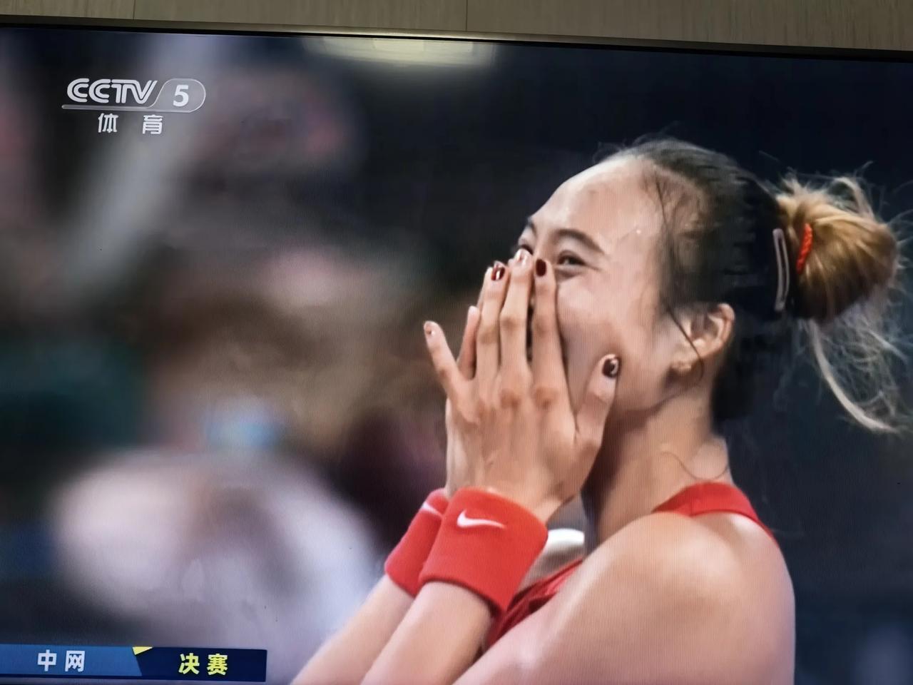 郑钦文2：0战胜安德烈耶娃，拿到中网冠军，郑钦文创造了新的历史，正如郑钦文在结束