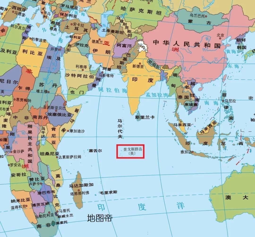 特朗普指责英国“愚蠢透顶”，称其将查戈斯群岛轻易让给了毛里求斯。
查戈斯群岛位于